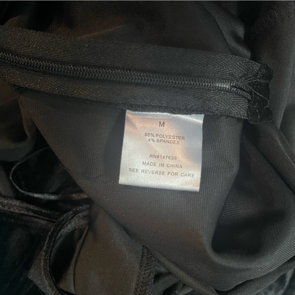 Romeo & Juliet Couture Black Velvet Lace Cross-Back Jumpsuit - Size M- New W/Tag - Picture 14 of 15